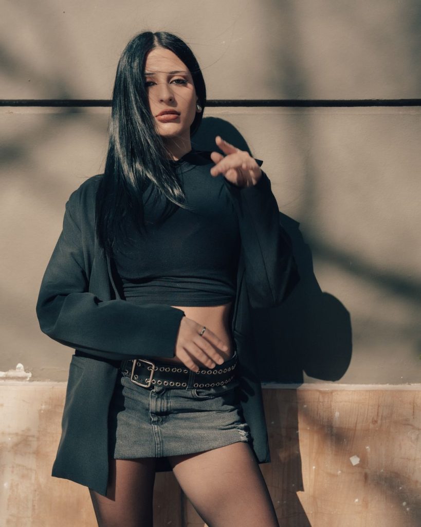 Jeune femme séduisante