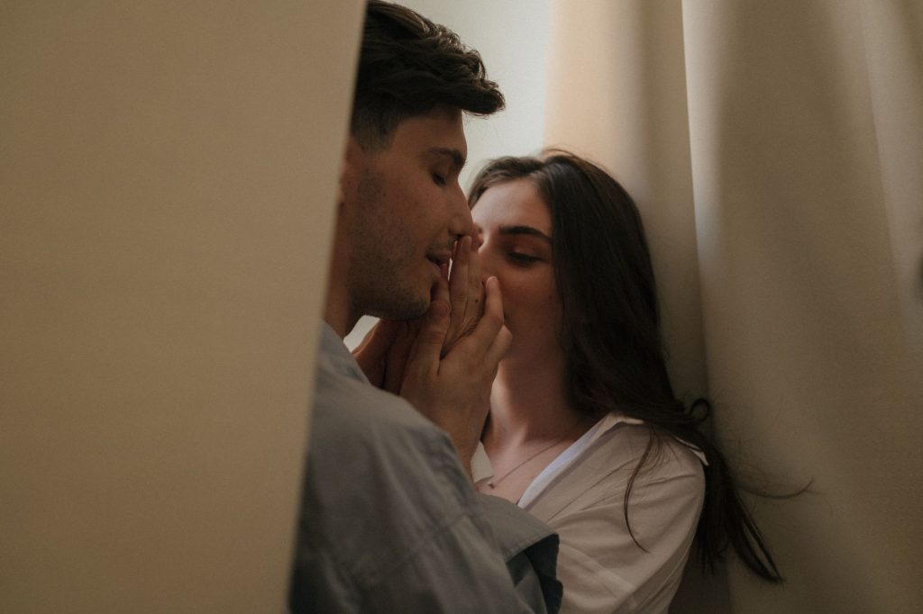 Jeune femme séduisante